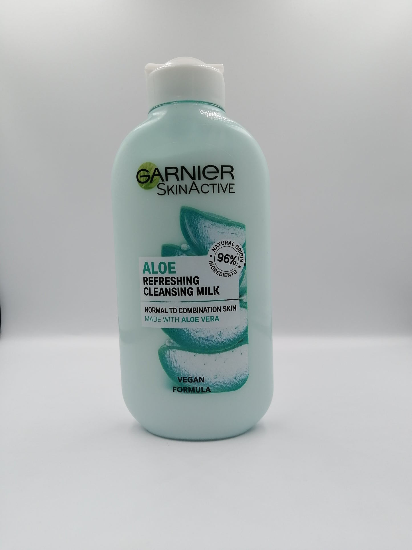 حليب التنظيف المنعش بخلاصة الصبار من (Garnier skinActive) 200ml